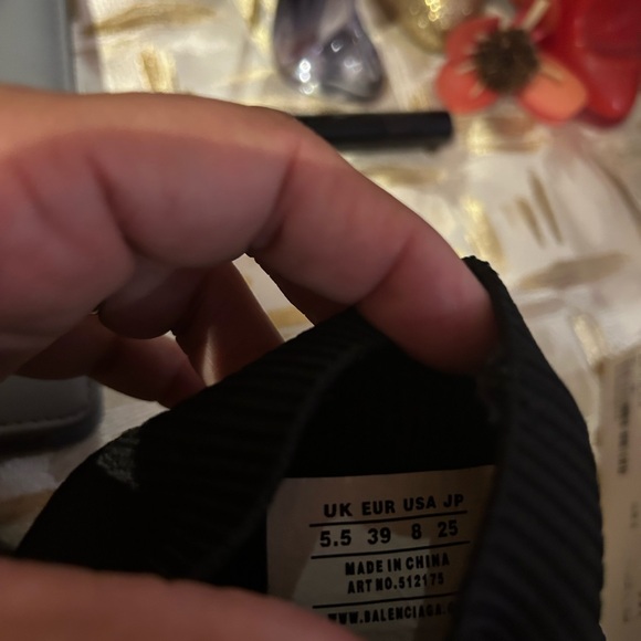 CLOSET CLEANING - Graffiti Trainers - Made in China! Fits like an 8.5. - Picture 5 of 6